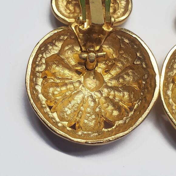 Vintage Matte Gold Tone Floral Design Clip Earrings - Picture 3 of 5